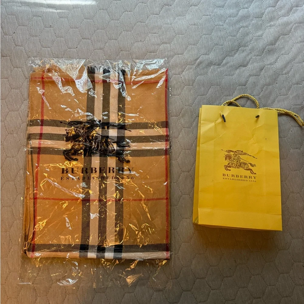Burberry Wide Check Wool Silk Scarf - Picture 2 of 6